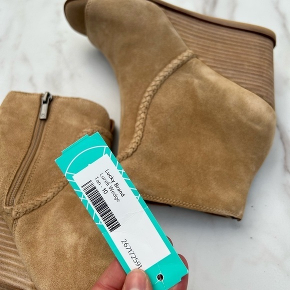 Lucky Brand Lureli Peep-Toe Wedge Booties suede tan size 10 new - Picture 3 of 3